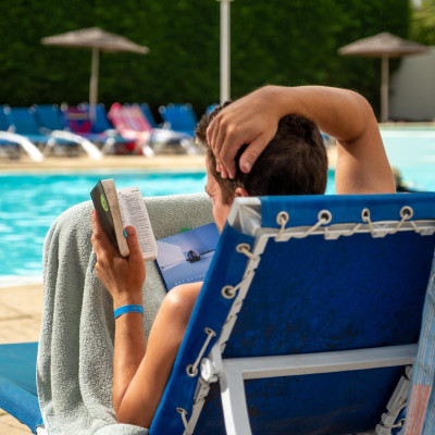 Poolsidelarge