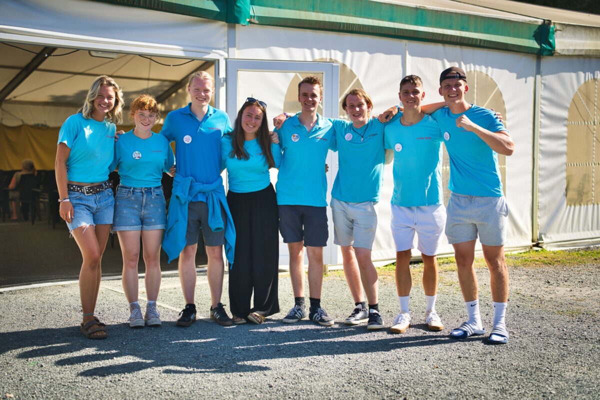 Animateurs outside Marquee