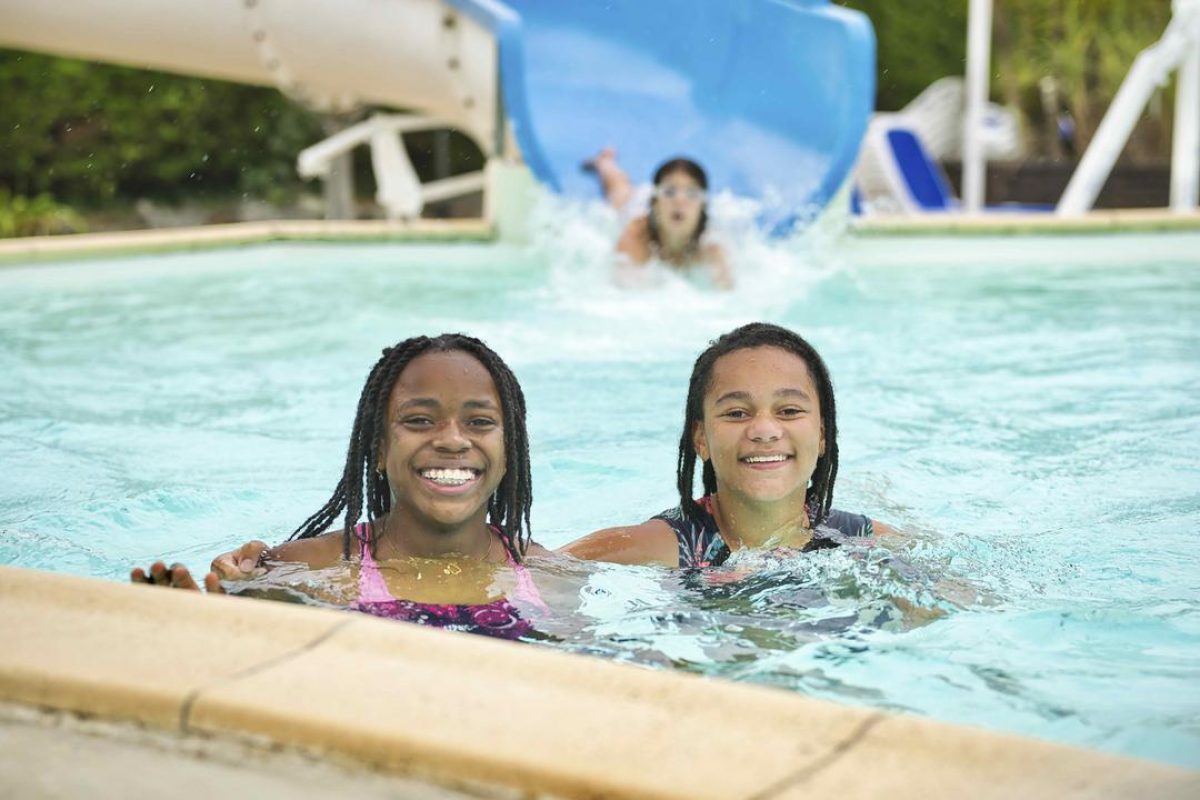 Young people in pool photobombed