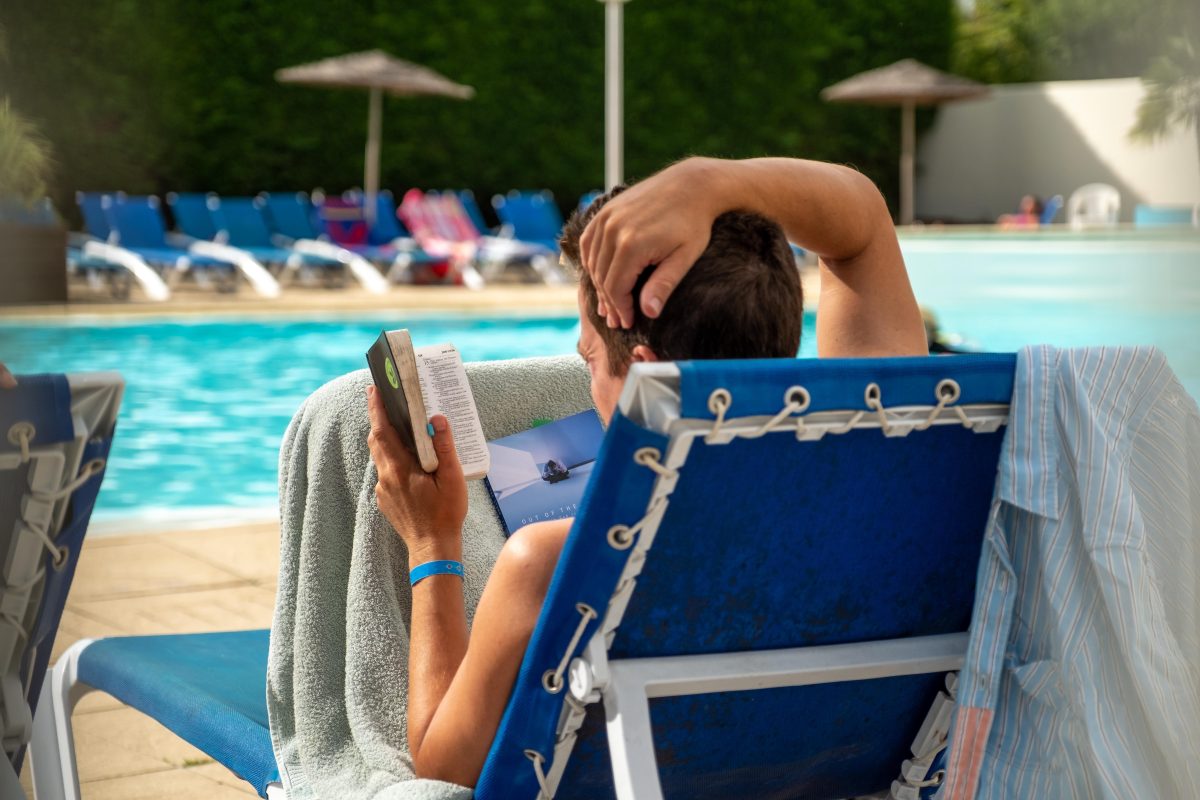 Poolsidelarge